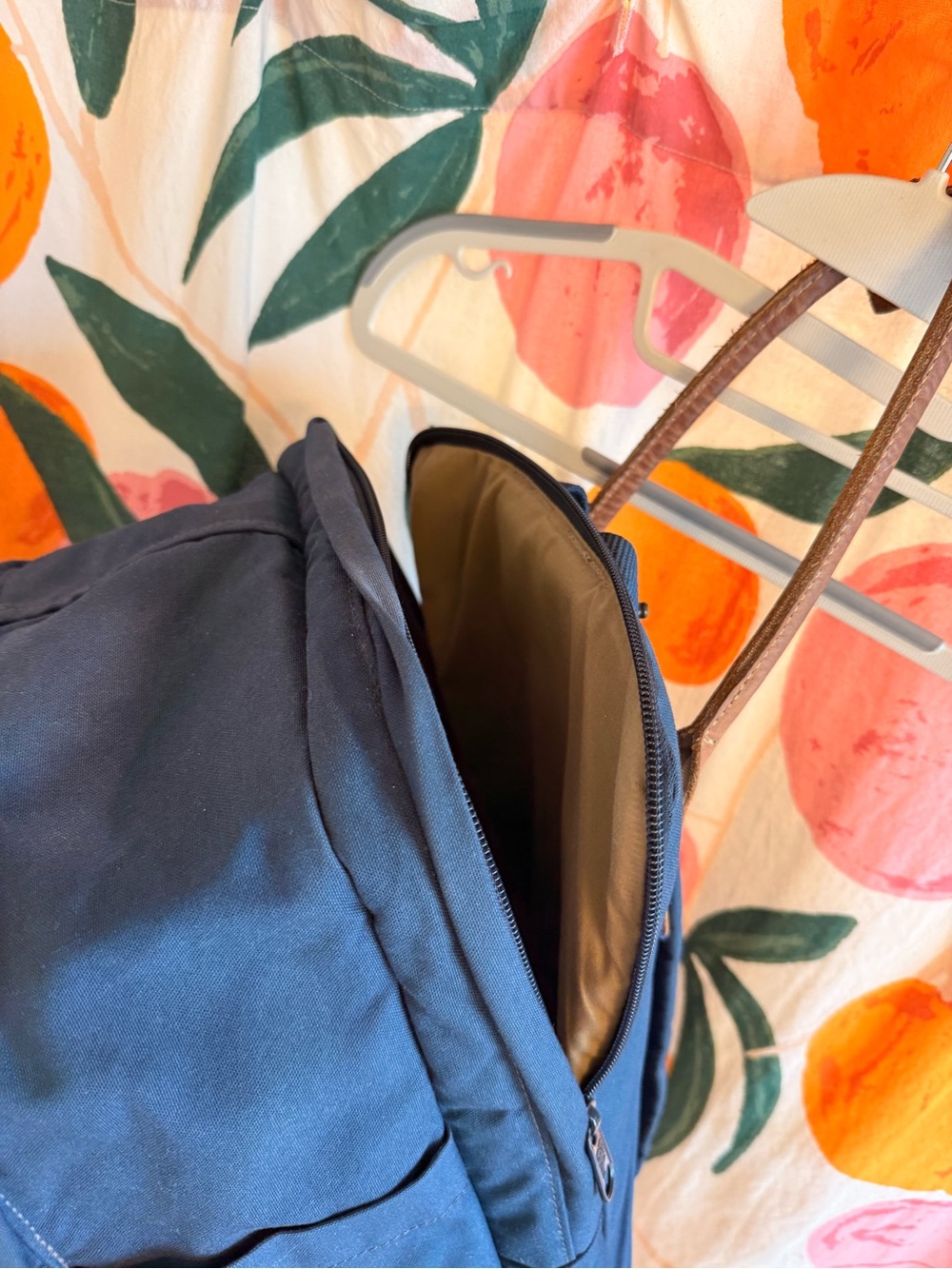 Fjallraven Kånken Leather-Accent laptop Backpack - Navy - Picture 4 of 4